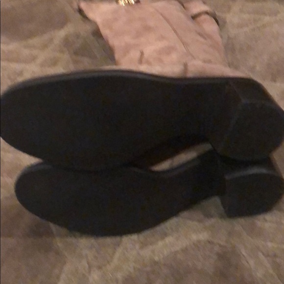 Authentic Gucci knee high suede/leather boot - Picture 4 of 7